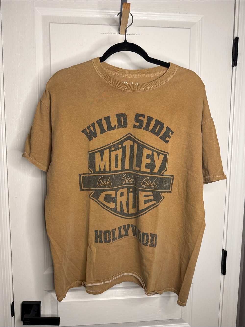 Mötley Crüe Wild Side Graphic Tee - Tan